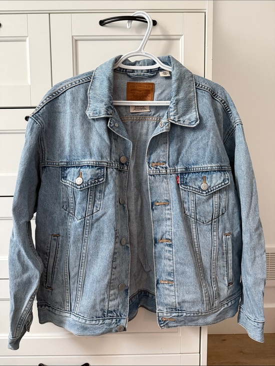 Levi's Jackets & Blazers - Levi's Light Wash Denim Jacket in Pale Blue
